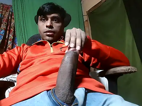 Snapshot of desiboy1101 chatting on December 14, 1:49 pm desiboy1101 online show from December 14, 1:49 pm