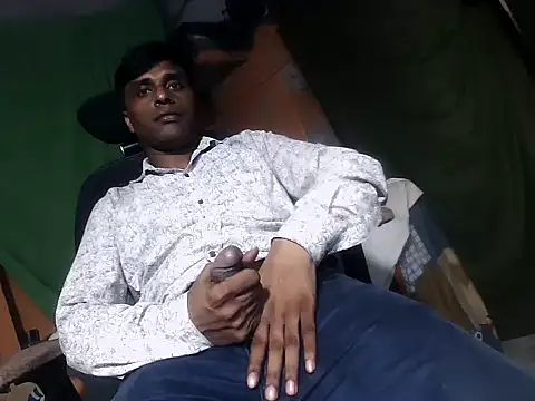 Snapshot of desiboy1101 chatting on September 30, 1:14 pm desiboy1101 online show from September 30, 1:14 pm