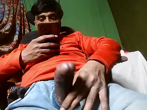 Snapshot of desiboy1101 chatting on December 19, 2:13 pm desiboy1101 online show from December 19, 2:13 pm