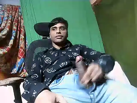 Snapshot of desiboy1101 chatting on December 21, 1:42 pm desiboy1101 online show from December 21, 1:42 pm