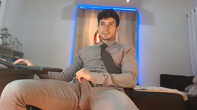 Andrew 4  online show from October 25, 4:25 am