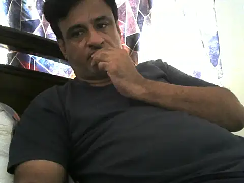 Snapshot of desipapaxxx chatting on October 22, 7:01 am desipapaxxx online show from October 22, 7:01 am