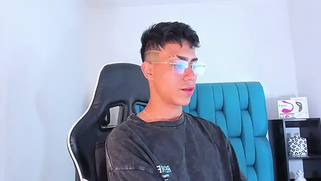 Snapshot of AlanNaughty chatting on January 28, 8:47 pm AlanNaughty online show from January 28, 8:47 pm