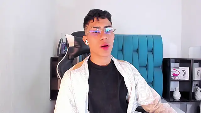 Snapshot of AlanNaughty chatting on February 20, 9:20 pm AlanNaughty online show from February 20, 9:20 pm