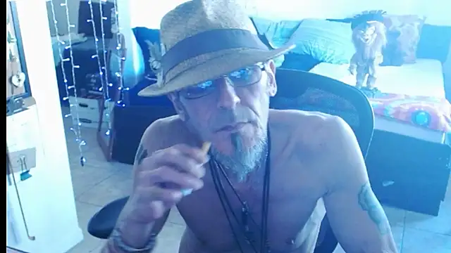 Snapshot of mycock2474u chatting on February 15, 5:39 pm mycock2474u online show from February 15, 5:39 pm