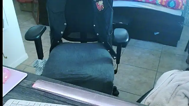 Snapshot of mycock2474u chatting on February 18, 9:42 pm mycock2474u online show from February 18, 9:42 pm