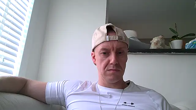 Snapshot of ploki2180 chatting on October 26, 12:40 pm ploki2180 online show from October 26, 12:40 pm