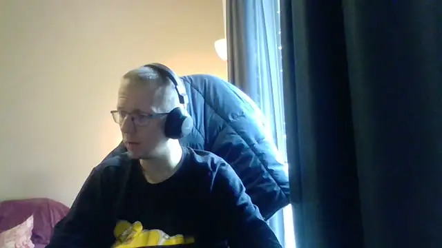 Snapshot of David250692 chatting on October 29, 10:29 am David250692 online show from October 29, 10:29 am