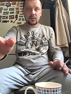 Snapshot of DanielOhCool chatting on September 16, 8:15 am DanielOhCool online show from September 16, 8:15 am