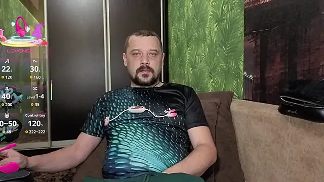 Snapshot of DanielOhCool chatting on October 14, 7:37 am DanielOhCool online show from October 14, 7:37 am