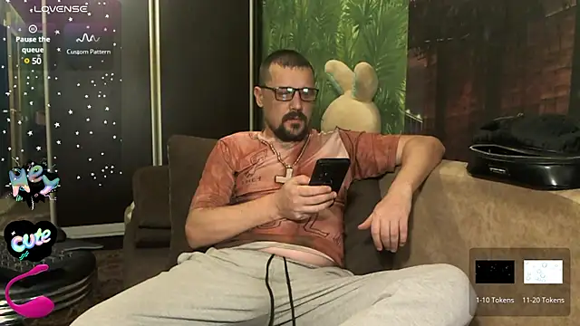 Snapshot of DanielOhCool chatting on December 23, 6:27 pm DanielOhCool online show from December 23, 6:27 pm