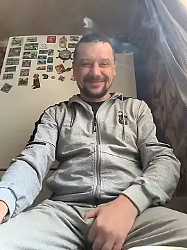 Snapshot of DanielOhCool chatting on February 6, 7:35 am DanielOhCool online show from February 6, 7:35 am