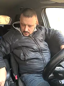 Snapshot of DanielOhCool chatting on February 13, 11:28 am DanielOhCool online show from February 13, 11:28 am