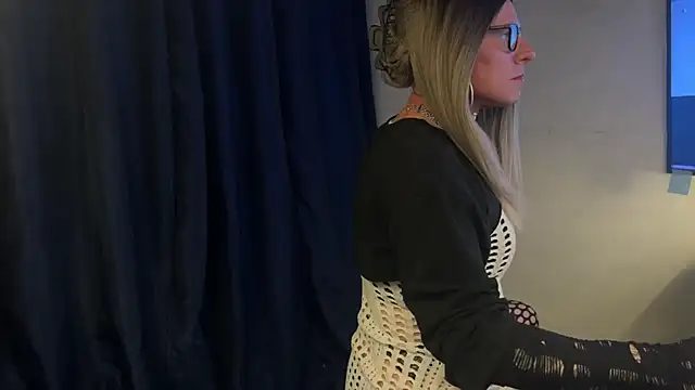 xdresserwithass online show from November 21, 8:41 pm