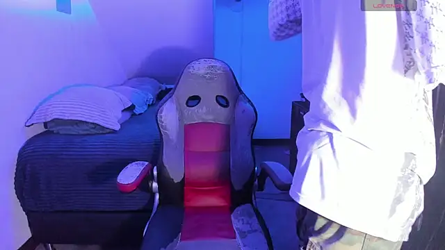 Snapshot of Alex_smith00 chatting on September 30, 9:29 pm Alex smith00 online show from September 30, 9:29 pm