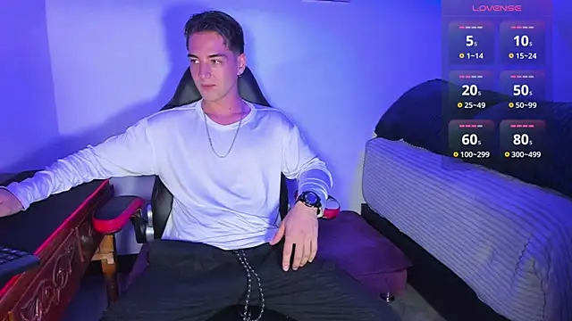 Snapshot of Alex_smith00 chatting on March 1, 2:48 am Alex smith00 online show from March 1, 2:48 am