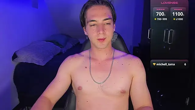 Snapshot of Alex_smith00 chatting on September 12, 1:05 am Alex smith00 online show from September 12, 1:05 am