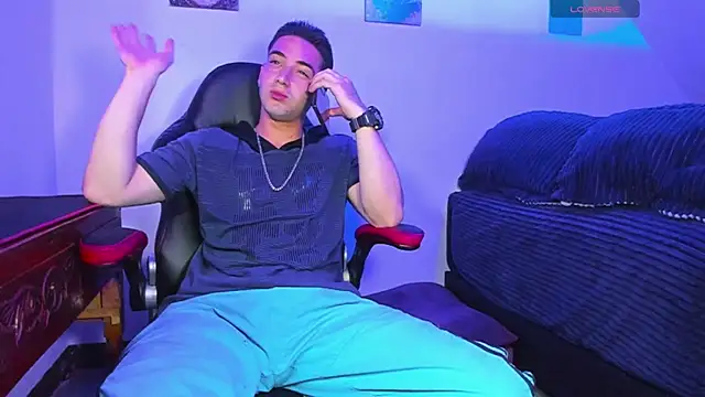 Snapshot of Alex_smith00 chatting on December 4, 12:30 am Alex smith00 online show from December 4, 12:30 am