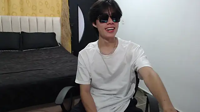 Snapshot of Elio-cam chatting on January 20, 9:32 pm Elio-cam online show from January 20, 9:32 pm