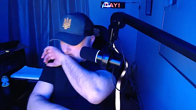 Snapshot of DerPornoPete chatting on February 23, 7:03 pm DerPornoPete online show from February 23, 7:03 pm