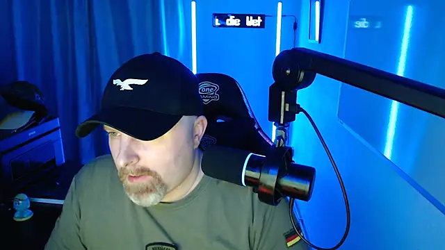 Snapshot of DerPornoPete chatting on September 17, 11:39 pm DerPornoPete online show from September 17, 11:39 pm