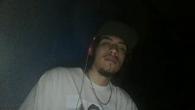 Snapshot of AlexAlejandro13 chatting on October 24, 5:20 am AlexAlejandro13 online show from October 24, 5:20 am