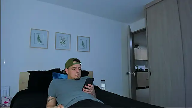 alejandro calderon1 online show from December 14, 1:23 am