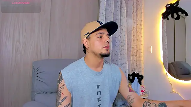 Snapshot of alejandro_calderon1 chatting on October 22, 3:32 am alejandro calderon1 online show from October 22, 3:32 am