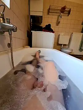 toeloverlive online show from December 3, 9:09 am