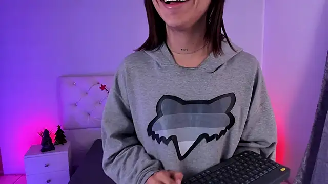 Aron cruz online show from December 4, 1:40 pm