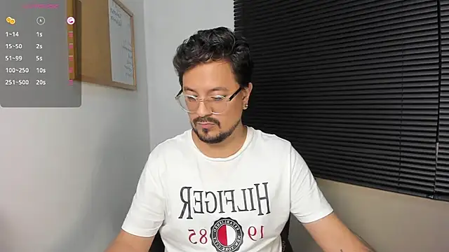 Snapshot of DaviidEvans_ chatting on December 11, 1:28 am DaviidEvans  online show from December 11, 1:28 am