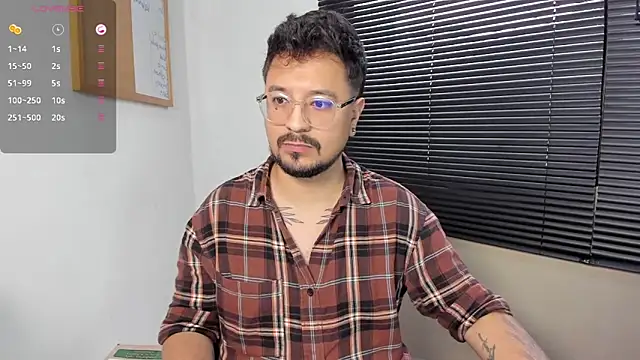 Snapshot of DaviidEvans_ chatting on December 13, 1:22 pm DaviidEvans  online show from December 13, 1:22 pm