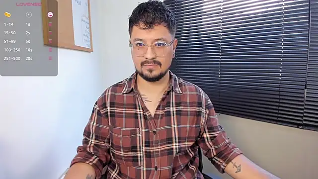 Snapshot of DaviidEvans_ chatting on December 12, 2:11 pm DaviidEvans  online show from December 12, 2:11 pm