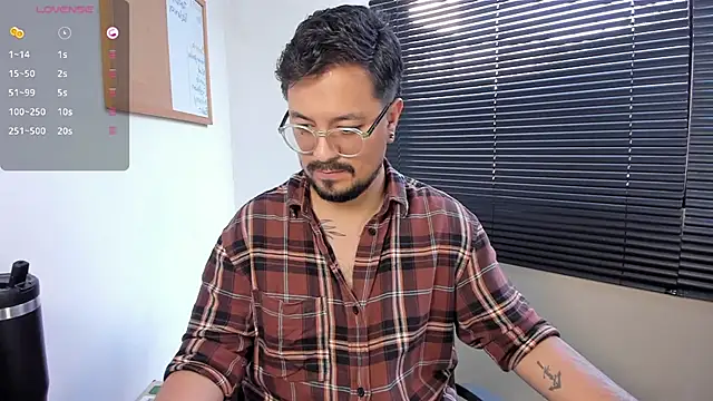 Snapshot of DaviidEvans_ chatting on December 19, 8:13 pm DaviidEvans  online show from December 19, 8:13 pm