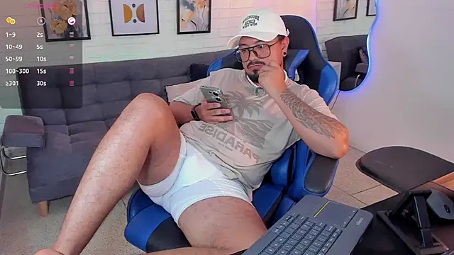 Snapshot of DaviidEvans_ chatting on September 14, 5:04 pm DaviidEvans  online show from September 14, 5:04 pm