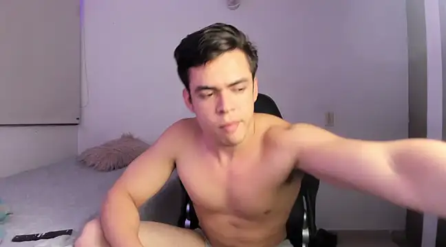 Snapshot of Lucian_Gomez_ chatting on February 6, 5:14 am Lucian Gomez  online show from February 6, 5:14 am