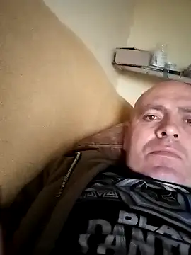 Snapshot of Robertvirt chatting on September 23, 2:27 pm Robertvirt online show from September 23, 2:27 pm