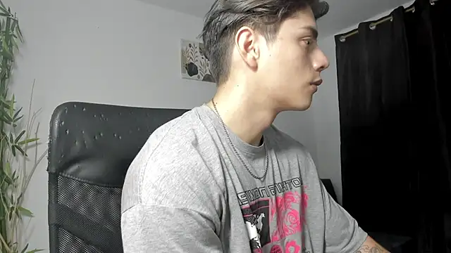 Giordano Russo online show from December 3, 1:43 pm