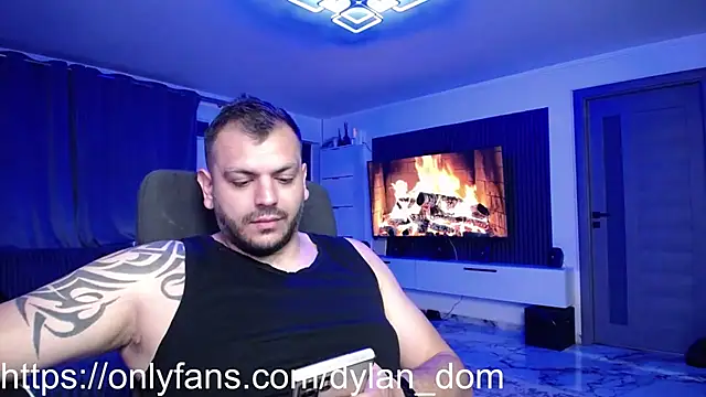 dyllan dom  online show from April 30, 9:52 pm