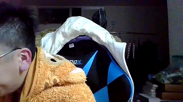 Snapshot of charlie_xdd chatting on January 17, 12:10 pm charlie xdd online show from January 17, 12:10 pm