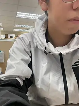 Snapshot of charlie_xdd chatting on January 3, 9:15 am charlie xdd online show from January 3, 9:15 am