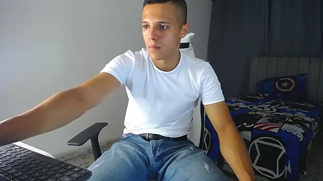 Snapshot of DavidAngell7 chatting on February 3, 3:53 am DavidAngell7 online show from February 3, 3:53 am