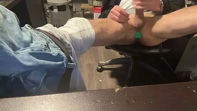 eddieeatsass online show from January 14, 8:45 pm