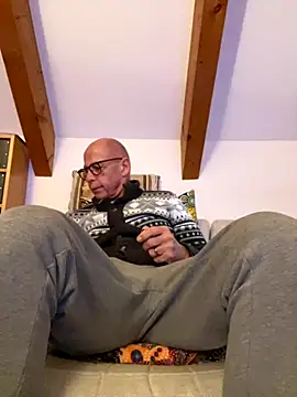 Relnnet online show from December 3, 11:00 pm