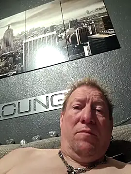 tomtom111111 online show from October 2, 11:09 pm