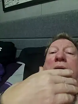 tomtom111111 online show from January 2, 2:13 pm