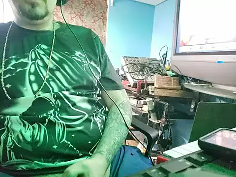 faded206 online show from February 28, 1:36 pm