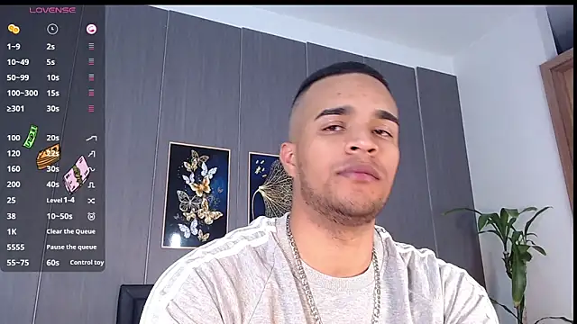 Bigcock 21cm  online show from March 18, 7:55 pm