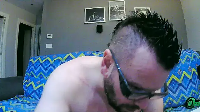 Snapshot of txan9876 chatting on September 16, 12:23 am txan9876 online show from September 16, 12:23 am