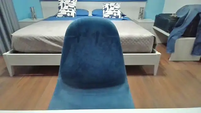 alessex24 online show from October 27, 5:15 pm